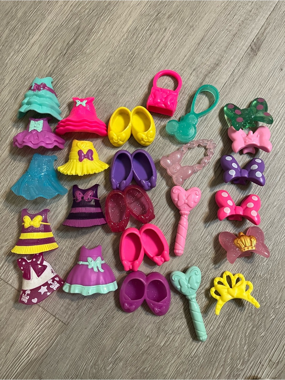 Disney Minnie & Daisy Dress-Up Toy Set - w/ interchangeable dresses, shoes, bows - Picture 2 of 4